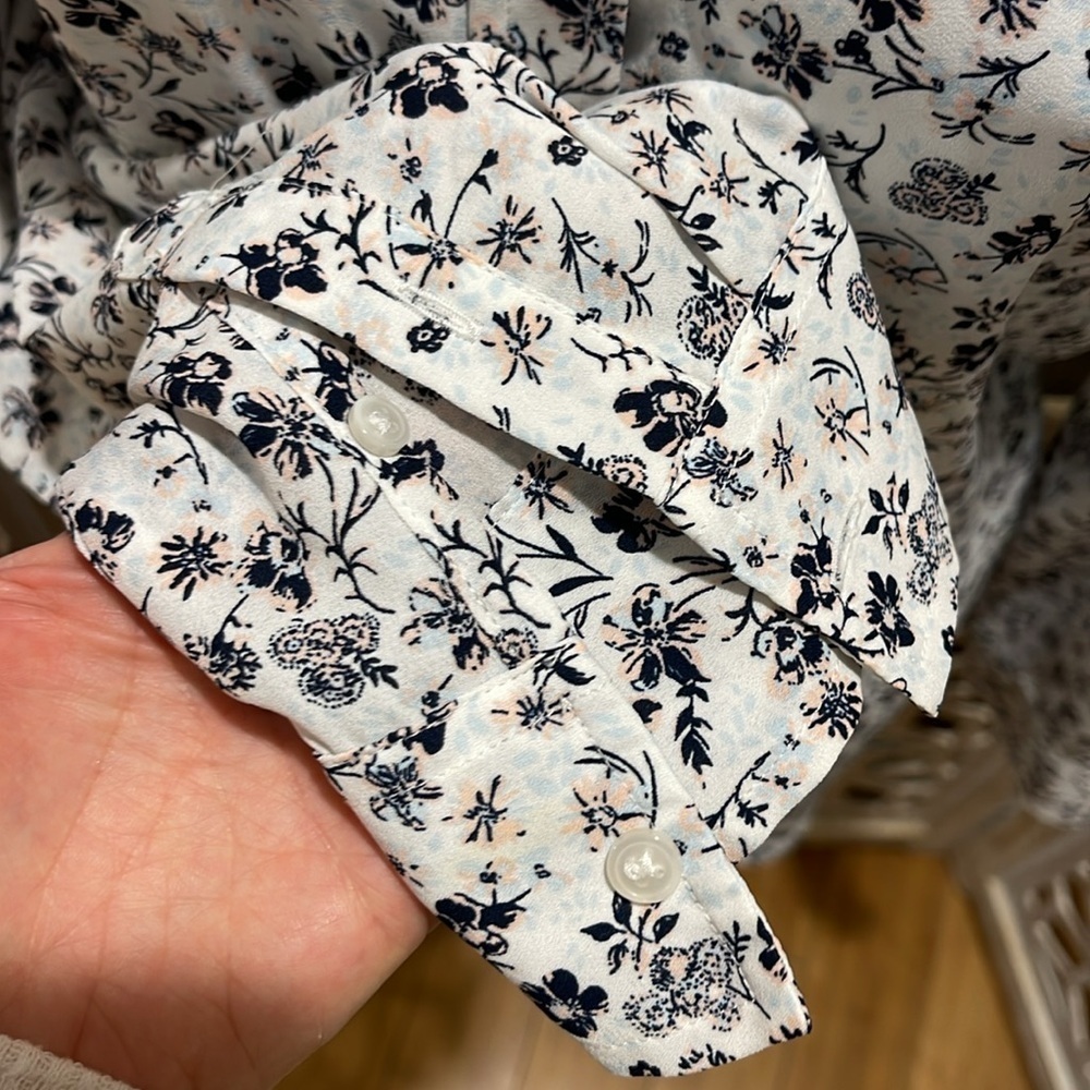 Banana Republic Dillon Floral Button Up ✨ - Picture 4 of 9